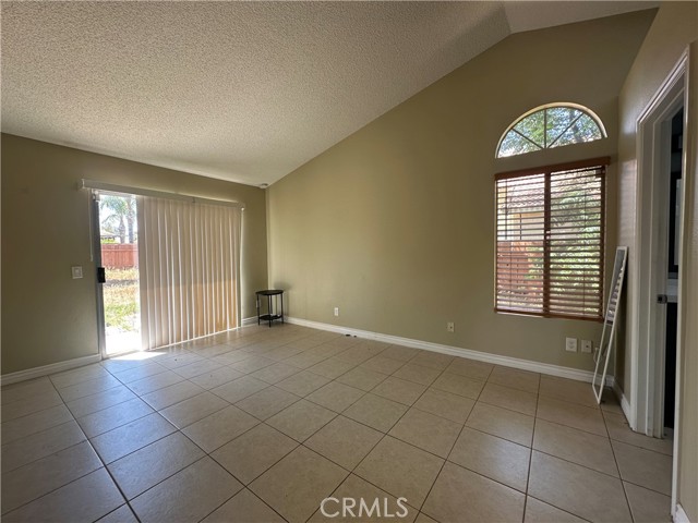 Detail Gallery Image 6 of 12 For 16193 Space Dr, Moreno Valley,  CA 92551 - 2 Beds | 2 Baths