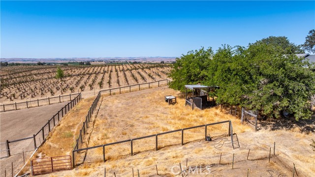 7240 Iverson Place, Paso Robles CA: https://media.crmls.org/medias/4db11113-c23a-4399-b90f-c5a08563a1c0.jpg