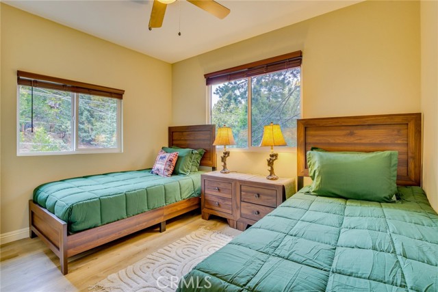 Detail Gallery Image 5 of 26 For 26131 Lake Forest Dr, Twin Peaks,  CA 92391 - 3 Beds | 3 Baths