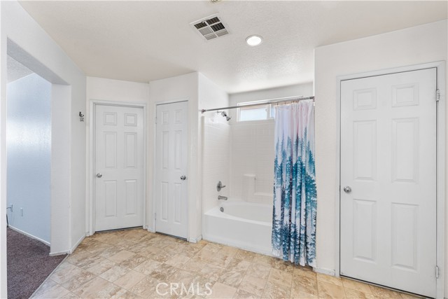 16029 White Mountain Place, Victorville CA: https://media.crmls.org/medias/4db1e9f9-df6b-4fee-a1df-0b707284f128.jpg