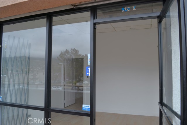 916 W Burbank Boulevard, Burbank, California 91506, ,Commercial Lease,For Rent,916 W Burbank Boulevard,CRSR25070336