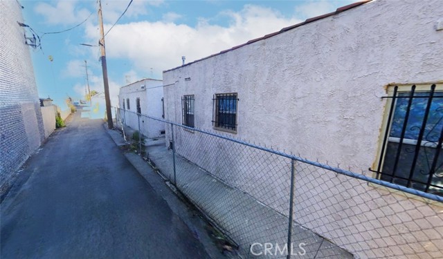 949 W 82nd Street, Los Angeles CA: https://media.crmls.org/medias/4db2df0f-a601-463e-89b4-450786686143.jpg