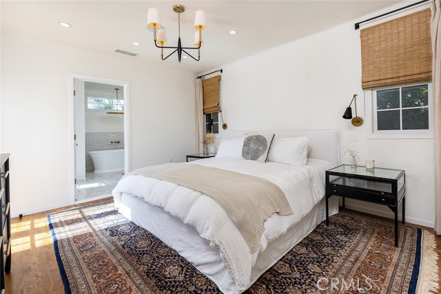 Detail Gallery Image 17 of 25 For 3027 Oakhurst Ave, Los Angeles,  CA 90034 - 3 Beds | 2/1 Baths