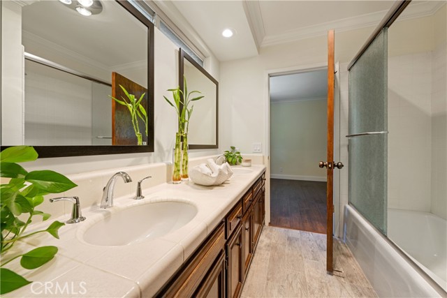 Detail Gallery Image 21 of 29 For 2926 Elvido Dr, Los Angeles,  CA 90049 - 5 Beds | 4/1 Baths