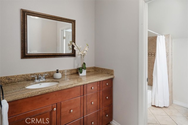 Detail Gallery Image 24 of 36 For 25492 via Dalia, Valencia,  CA 91355 - 5 Beds | 3 Baths