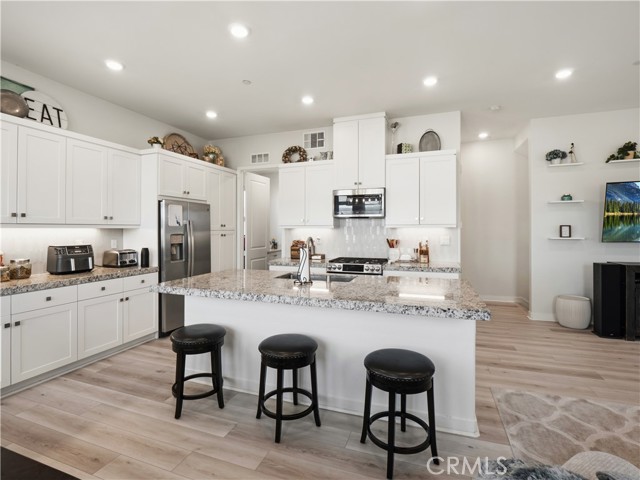 Detail Gallery Image 13 of 43 For 27013 Hummingbird Ln, Valencia,  CA 91381 - 3 Beds | 3 Baths