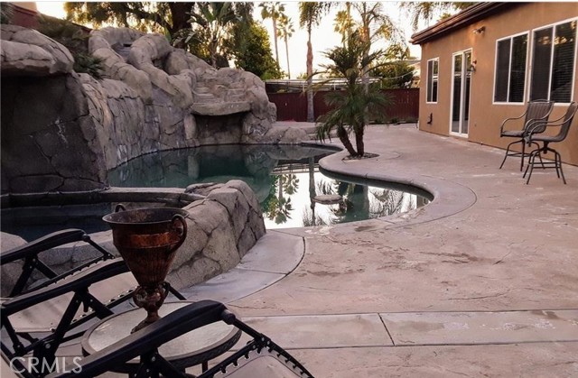 Detail Gallery Image 9 of 26 For 12701 Palm View Way, Riverside,  CA 92503 - 4 Beds | 3/1 Baths