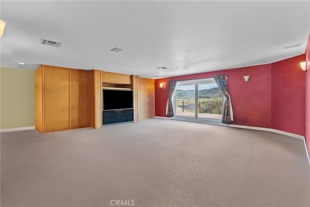 https://media.crmls.org/medias/4db86bbf-de30-490e-b41e-cf4e662ad71e.jpg?preset=X-Large