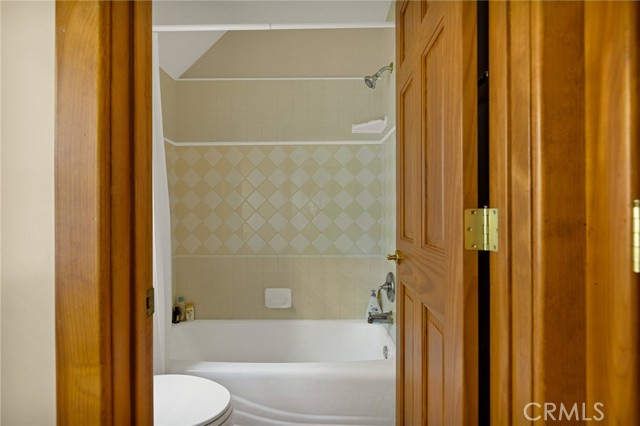 Detail Gallery Image 19 of 28 For 28637 Shenandoah Dr, Lake Arrowhead,  CA 92352 - 4 Beds | 2/1 Baths