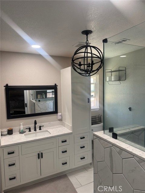 13771 Wawona Road, Apple Valley CA: https://media.crmls.org/medias/4db86f0e-1748-45c6-b626-769e14569ebc.jpg