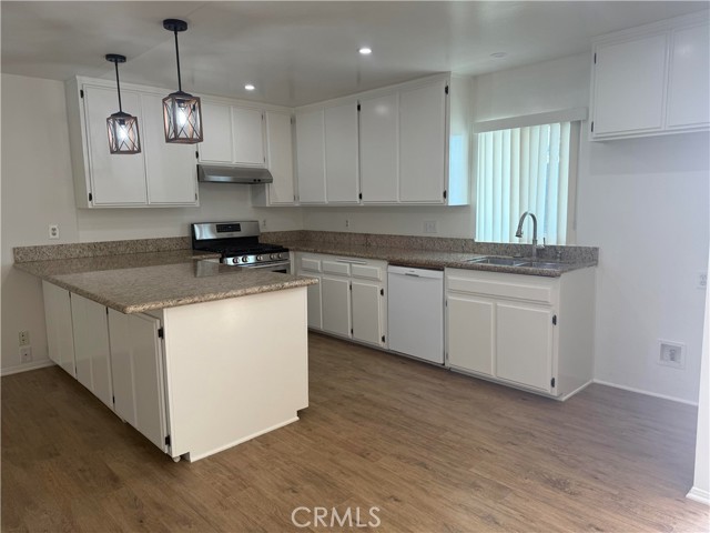 Detail Gallery Image 3 of 7 For 437 Richmond St #4,  El Segundo,  CA 90245 - 2 Beds | 2 Baths