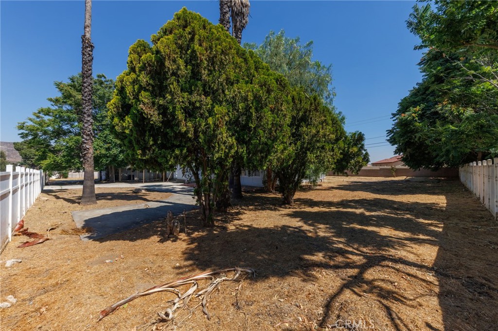 https://media.crmls.org/medias/4db95d25-1f0c-4ec2-bcd8-9b60de128207.jpg?preset=X-Large