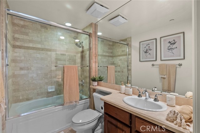 Detail Gallery Image 9 of 32 For 12044 Hoffman St #204,  Studio City,  CA 91604 - 3 Beds | 3 Baths