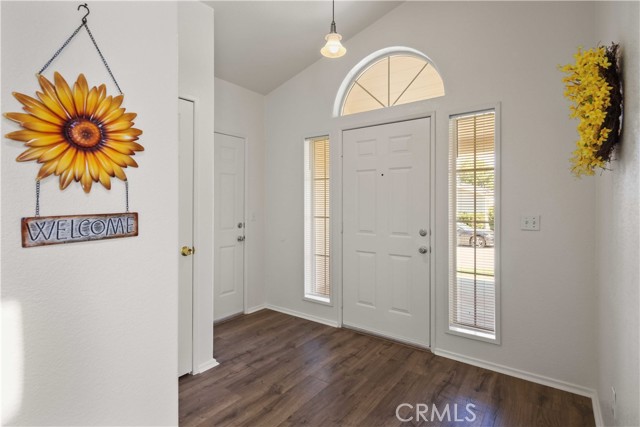 20197 Canyon View Drive, Canyon Country CA: https://media.crmls.org/medias/4db9ea40-5d04-45e0-9780-3f1bfbfcd604.jpg