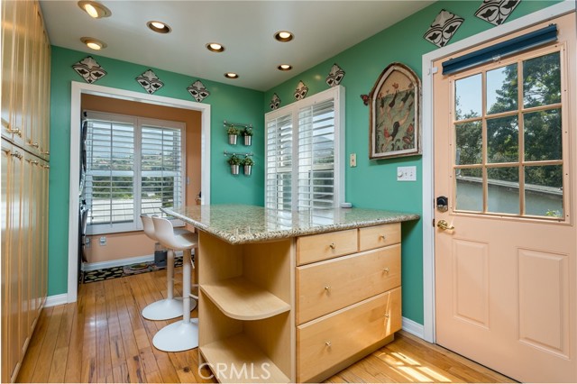 1967 Hilldale Drive, La Canada Flintridge CA: https://media.crmls.org/medias/4dbb4d5f-4d8e-4bf7-ab6a-2c6db6e3a7c1.jpg