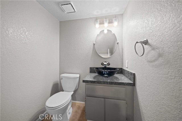 Detail Gallery Image 4 of 27 For 43007 Pearlwood Dr, Lancaster,  CA 93536 - 4 Beds | 4 Baths