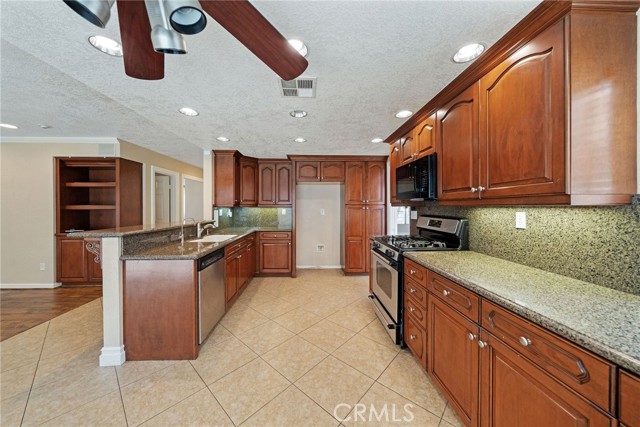 Detail Gallery Image 12 of 43 For 10059 Rock Hill, Moreno Valley,  CA 92557 - 4 Beds | 3 Baths