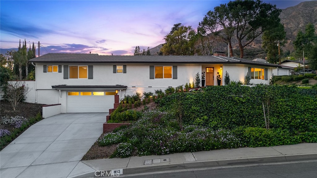 1985 Highland Oaks Drive