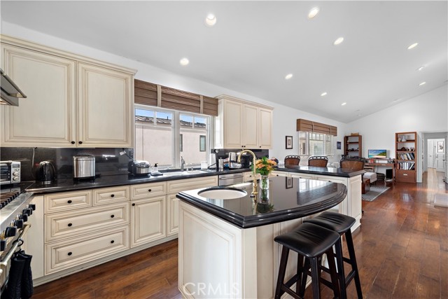 Detail Gallery Image 8 of 26 For 414 .5 Carnation Ave #UPPER,  Corona Del Mar,  CA 92625 - 3 Beds | 3 Baths