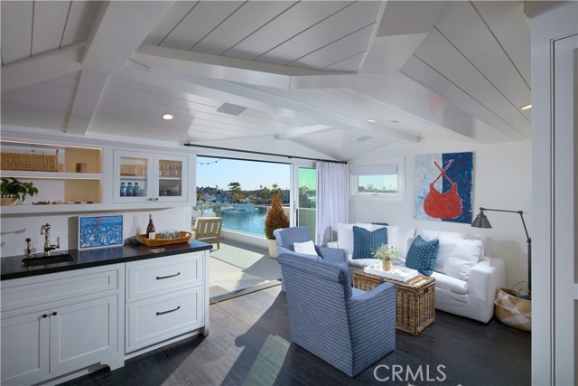 Detail Gallery Image 26 of 55 For 14 Beacon Bay, Newport Beach,  CA 92660 - 4 Beds | 4/1 Baths