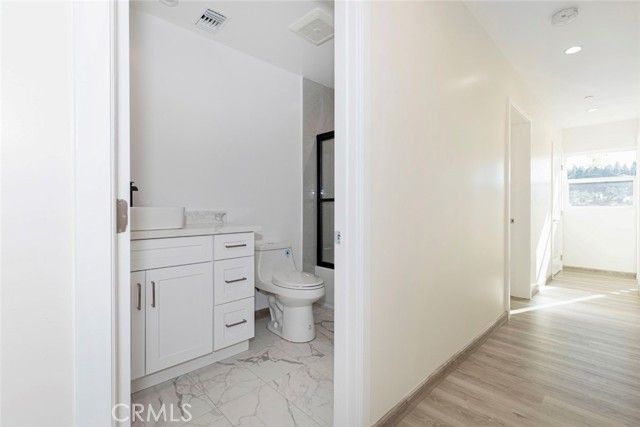 Detail Gallery Image 19 of 26 For 1754 N Berendo St #D,  Los Angeles,  CA 90027 - 3 Beds | 2/1 Baths