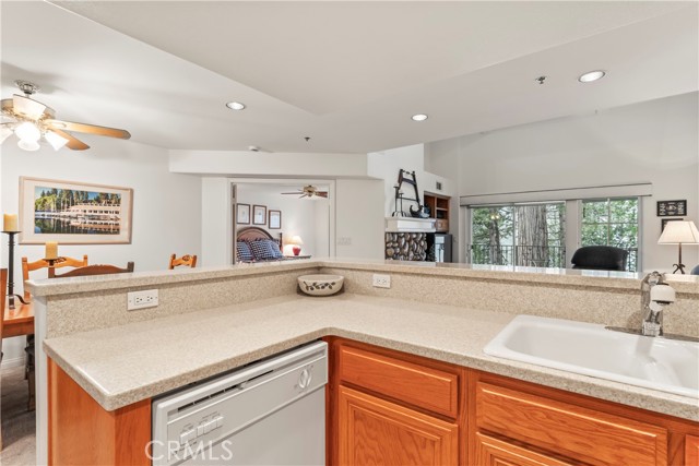 Detail Gallery Image 14 of 40 For 306 Villa Way, Lake Arrowhead,  CA 92352 - 2 Beds | 2 Baths