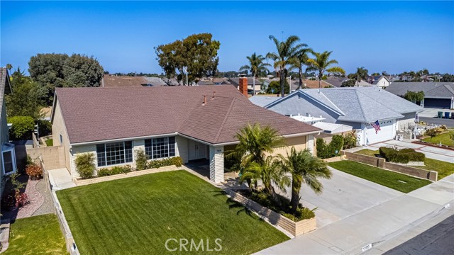Detail Gallery Image 34 of 44 For 17651 Falkirk Ln, Huntington Beach,  CA 92649 - 4 Beds | 2 Baths