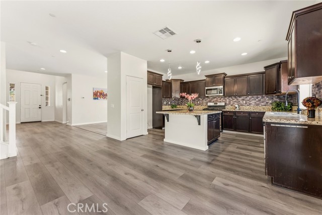 Detail Gallery Image 10 of 49 For 4759 Brison Ct, Jurupa Valley,  CA 91752 - 5 Beds | 3 Baths