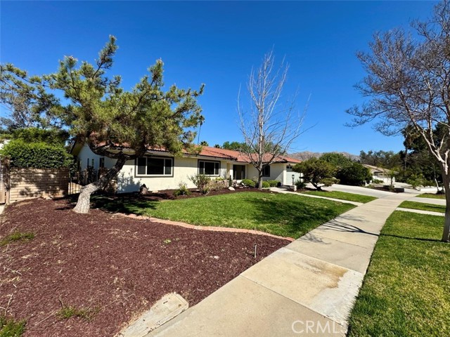 1415 Via Vallarta, Riverside CA: https://media.crmls.org/medias/4dc00145-4a4c-4631-af42-2dd75aae478e.jpg