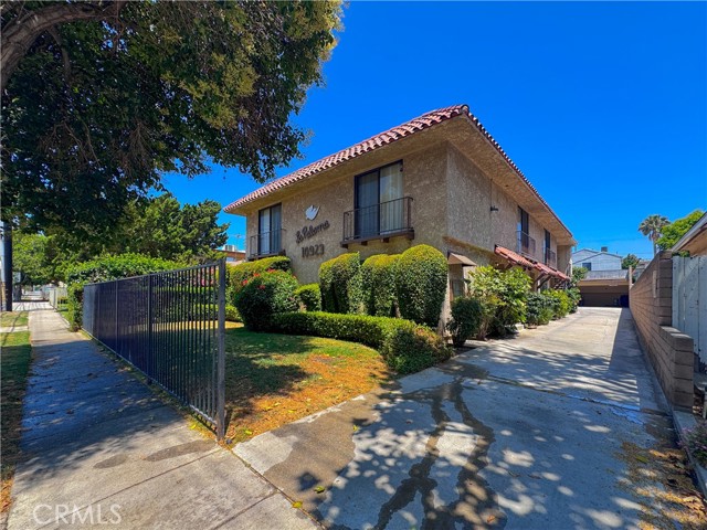 Detail Gallery Image 2 of 13 For 10923 Moorpark St, North Hollywood,  CA 91602 - – Beds | – Baths