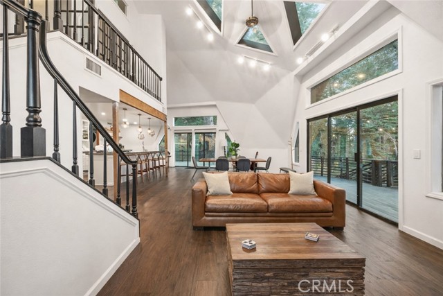 Detail Gallery Image 6 of 43 For 1349 Valley View, Crestline,  CA 92325 - 4 Beds | 3 Baths