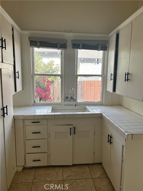121 W 18th Street, Santa Ana CA: https://media.crmls.org/medias/4dc0ec9b-c722-4175-8db4-b1c25183b3cb.jpg