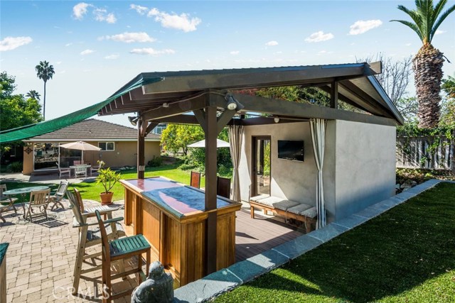 Beautiful bar and covered patio with a guest house. There is a few terrace area's perfect for more fruit tree's or vegetables.