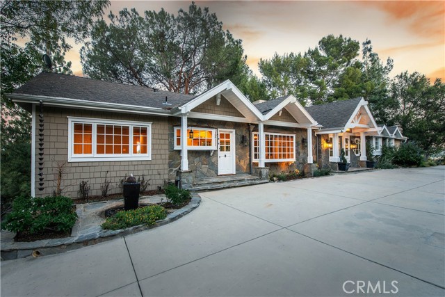 Detail Gallery Image 2 of 54 For 22757 Plummer St, Chatsworth,  CA 91311 - 3 Beds | 3 Baths