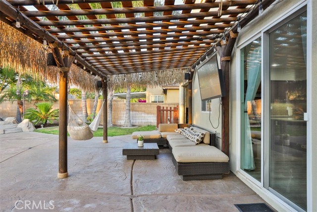 7123 Cottage Grove Drive, Eastvale CA: https://media.crmls.org/medias/4dc3c780-dd8e-47cd-bfa7-51a03be62f0f.jpg