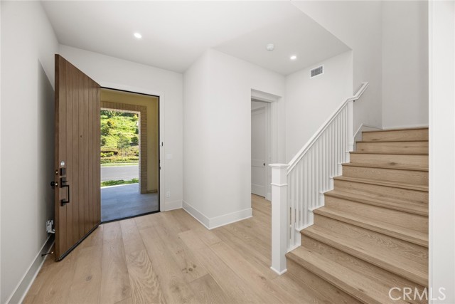 Detail Gallery Image 4 of 60 For 237 Pinnacle, Irvine,  CA 92602 - 4 Beds | 4/1 Baths