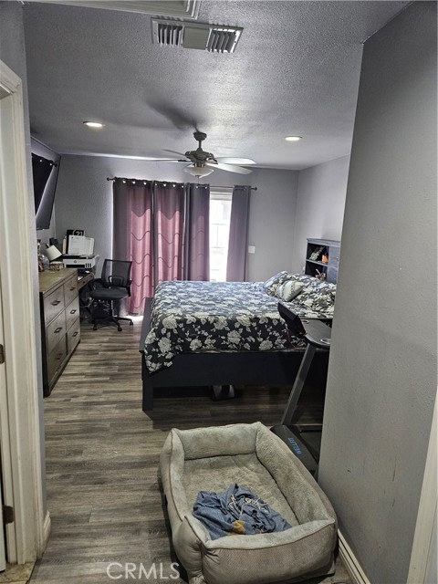 Detail Gallery Image 8 of 26 For 8693 San Carlos Ave, South Gate,  CA 90280 - 4 Beds | 2 Baths