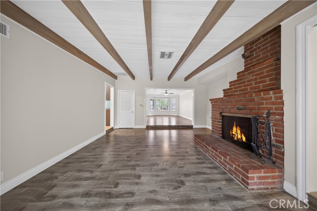 Detail Gallery Image 13 of 32 For 6906 Mclennan Ave, Lake Balboa,  CA 91406 - 3 Beds | 3 Baths