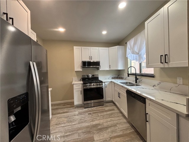 Detail Gallery Image 10 of 17 For 13901 Olive View Ln #57,  Sylmar,  CA 91342 - 3 Beds | 3 Baths