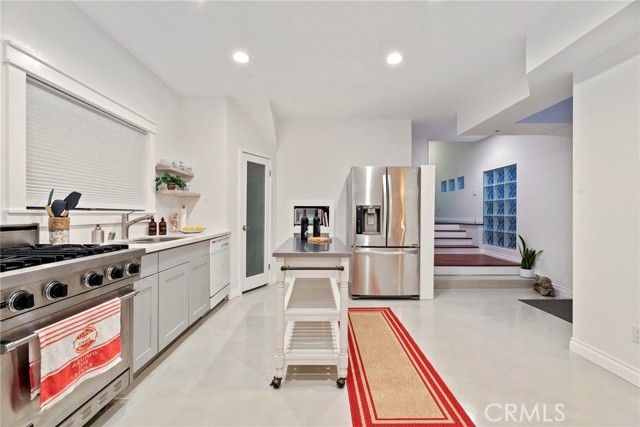 1108 1st Place, Hermosa Beach, California 90254, 3 Bedrooms Bedrooms, ,2 BathroomsBathrooms,Residential,Sold,1st,SB22157669