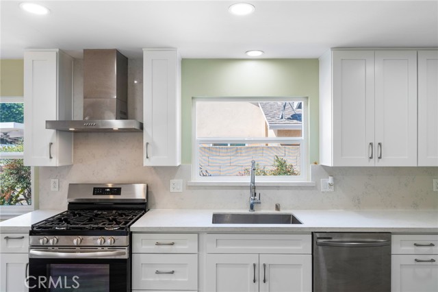 Detail Gallery Image 4 of 23 For 2706 E Athens Ave, Orange,  CA 92867 - 4 Beds | 2 Baths