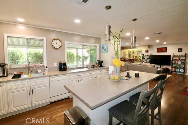 731 Glenlake Drive, Placentia CA: https://media.crmls.org/medias/4dc74c81-4012-4b7b-b267-1edf5da9b5c6.jpg