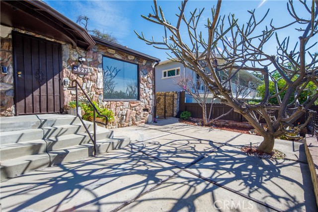 Detail Gallery Image 5 of 16 For 3527 Fairchild, La Crescenta,  CA 91214 - 4 Beds | 2 Baths