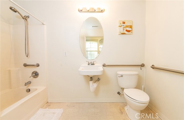 Detail Gallery Image 22 of 39 For 10285 Corte Fina Ln, Bellflower,  CA 90706 - 3 Beds | 3/1 Baths