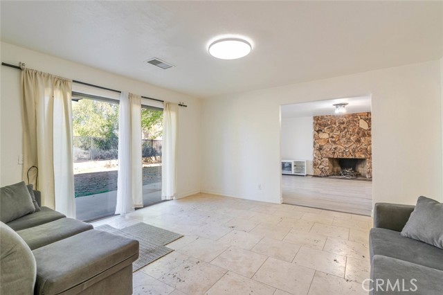 310 Susan Court, Palmdale CA: https://media.crmls.org/medias/4dc9287e-ce56-4df7-9586-f81f62d5a320.jpg