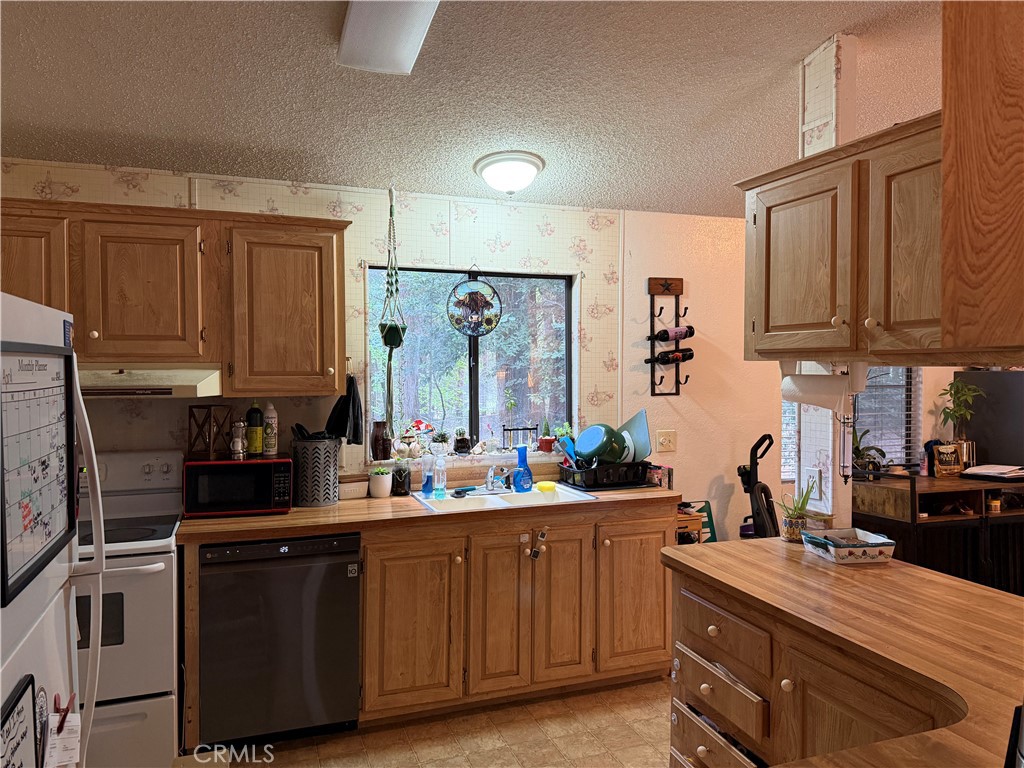 https://media.crmls.org/medias/4dc939f5-45a6-4fe5-a493-df4aced6b9c1.jpg?preset=X-Large