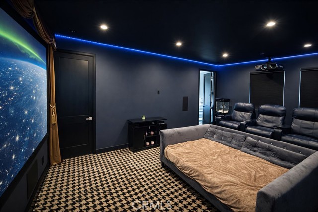 Detail Gallery Image 14 of 15 For 5510 Columbus, Sherman Oaks,  CA 91411 - 5 Beds | 4/1 Baths