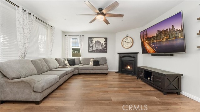 Detail Gallery Image 4 of 43 For 3648 Fawn Lily Ln, San Bernardino,  CA 92407 - 6 Beds | 4 Baths