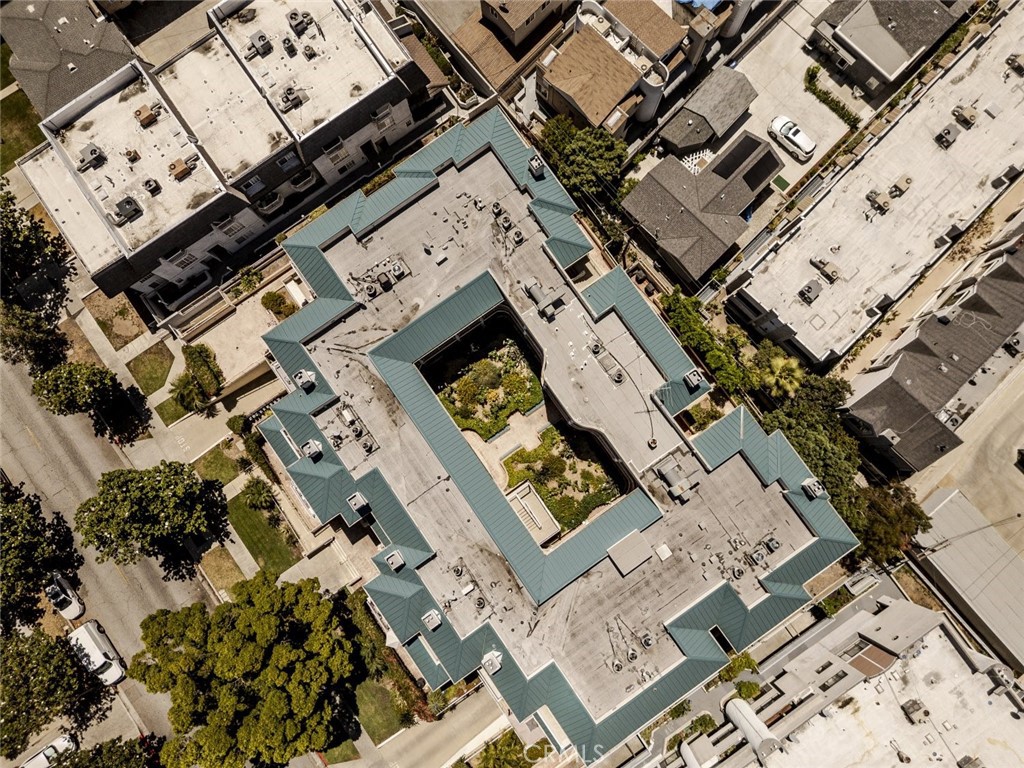 https://media.crmls.org/medias/4dca2dc9-bbb5-4a26-b40d-c5ea06db40a6.jpg?preset=X-Large