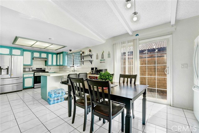 21050 Community Street, Canoga Park CA: https://media.crmls.org/medias/4dca6492-3c3a-45e3-bfd0-f6fb008312c4.jpg
